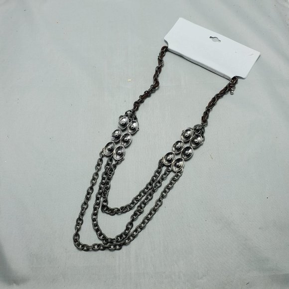 Target necklace with 3 row lily pond accent on sides with 3 chain row on fronts - Picture 2 of 6